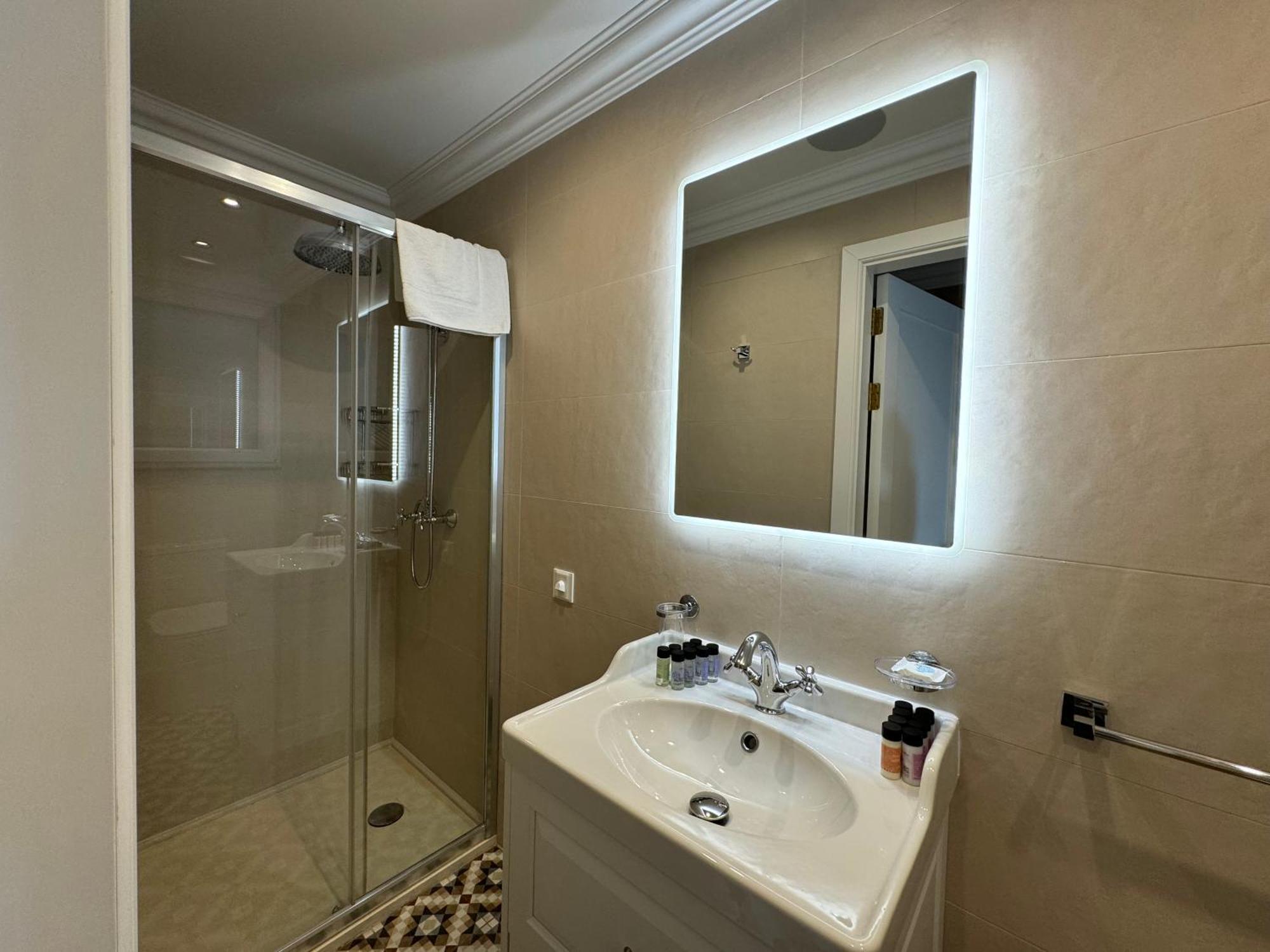 Saint Julian's Balcony Hotel מראה חיצוני תמונה